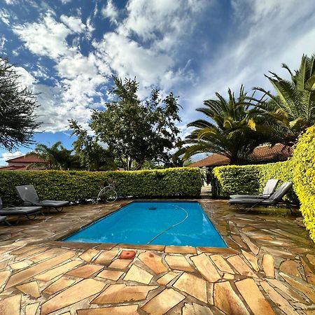 Kamaku Guesthouse Cc Otjiwarongo Kültér fotó