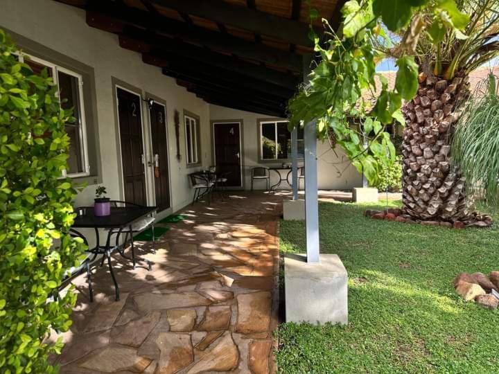 Kamaku Guesthouse Cc Otjiwarongo Kültér fotó
