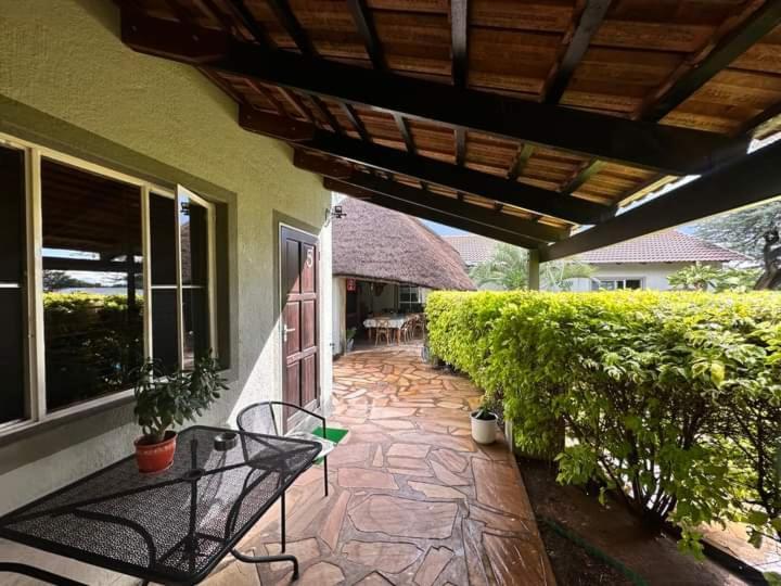 Kamaku Guesthouse Cc Otjiwarongo Kültér fotó