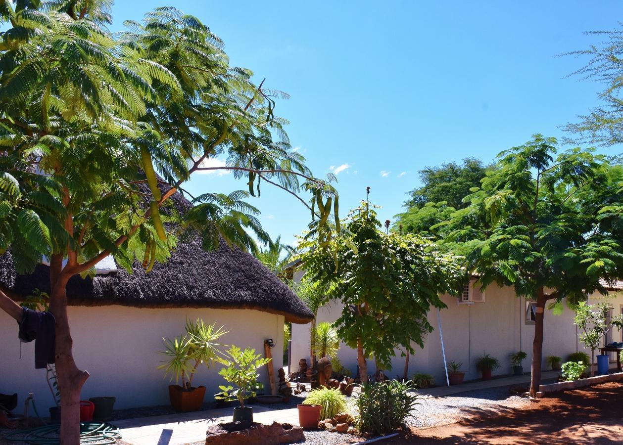 Kamaku Guesthouse Cc Otjiwarongo Kültér fotó