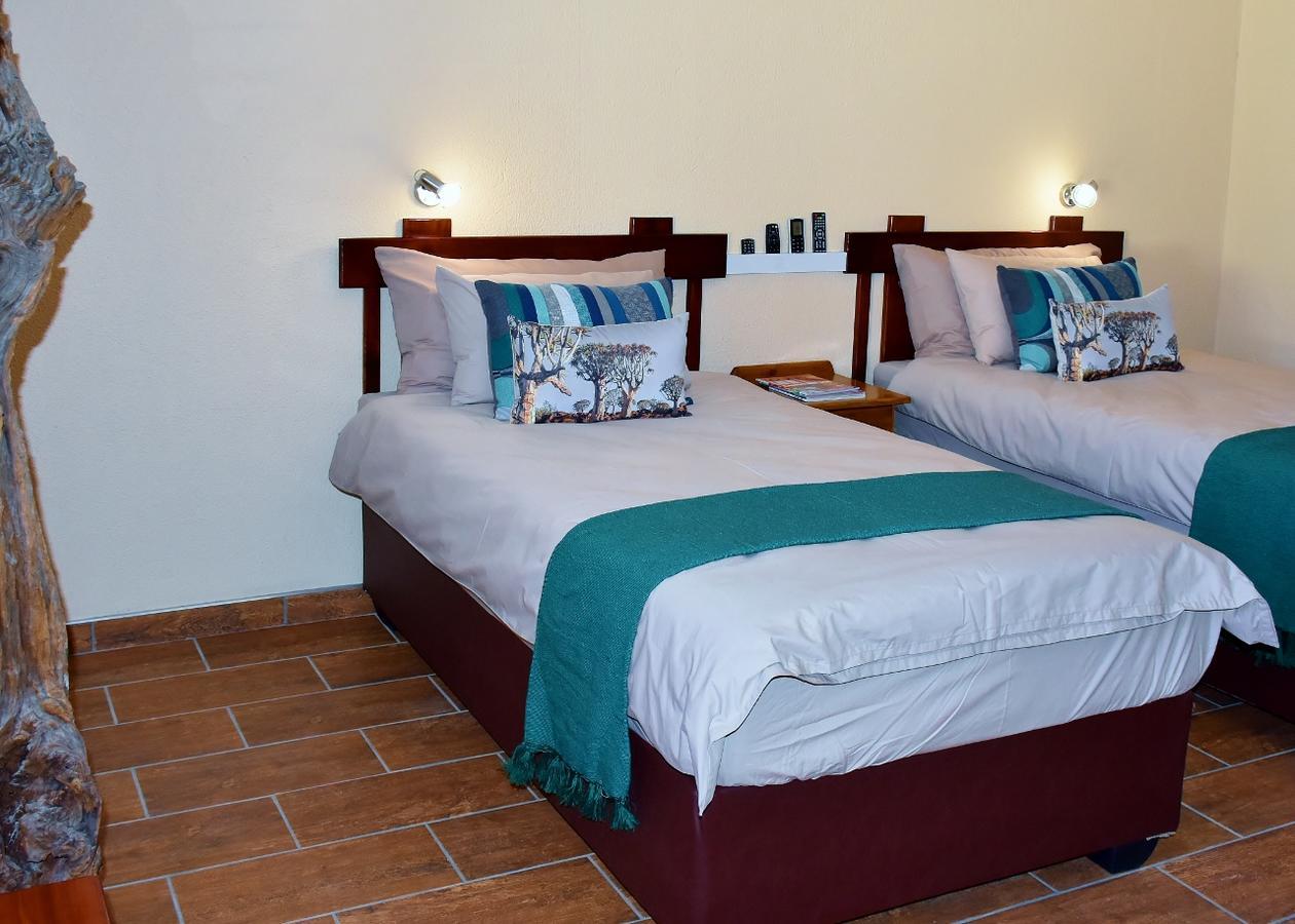 Kamaku Guesthouse Cc Otjiwarongo Kültér fotó