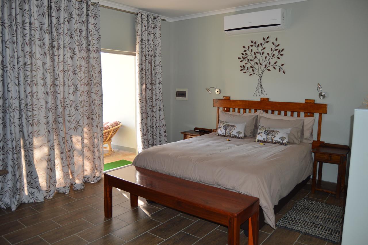 Kamaku Guesthouse Cc Otjiwarongo Kültér fotó