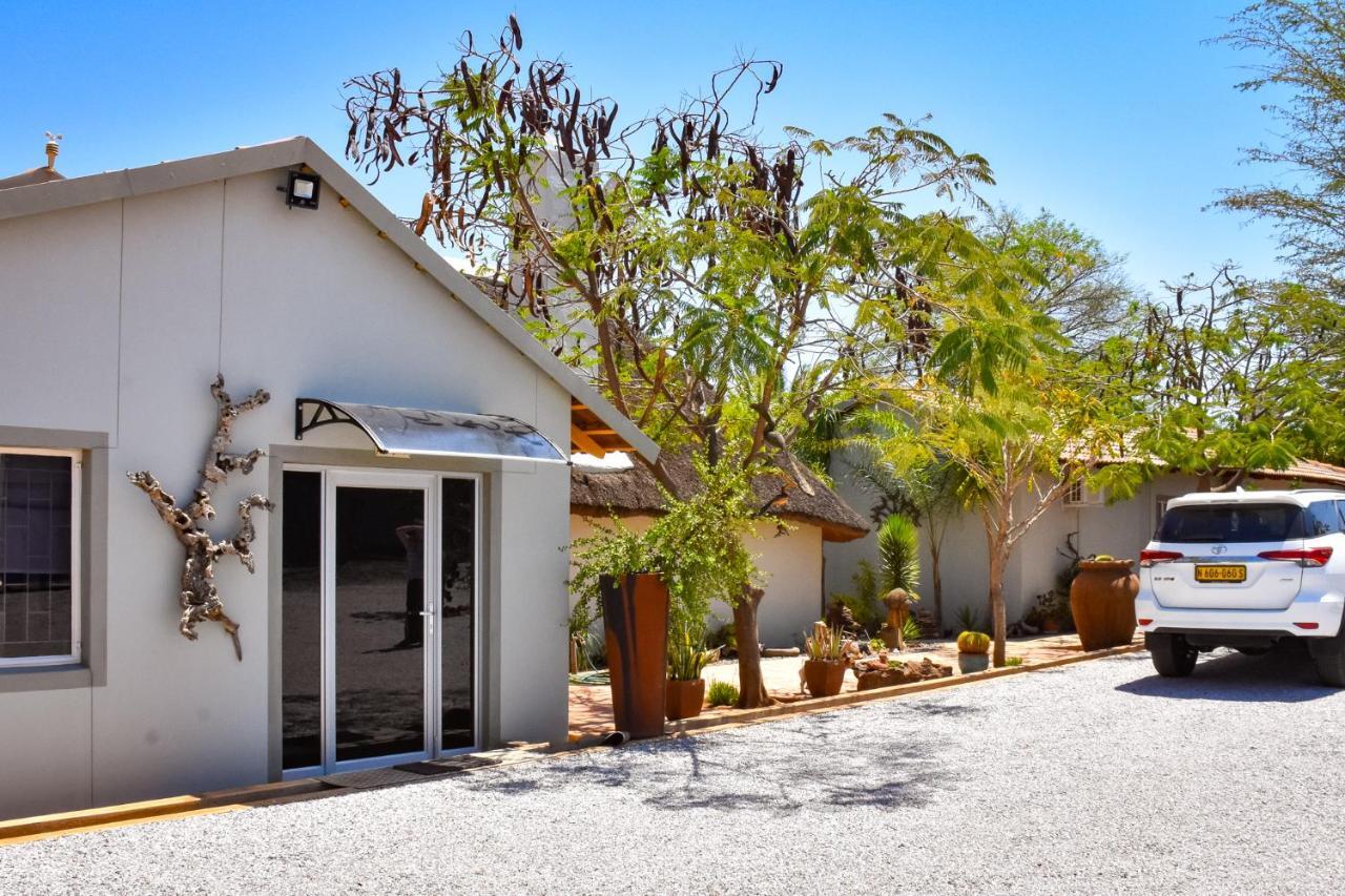 Kamaku Guesthouse Cc Otjiwarongo Kültér fotó