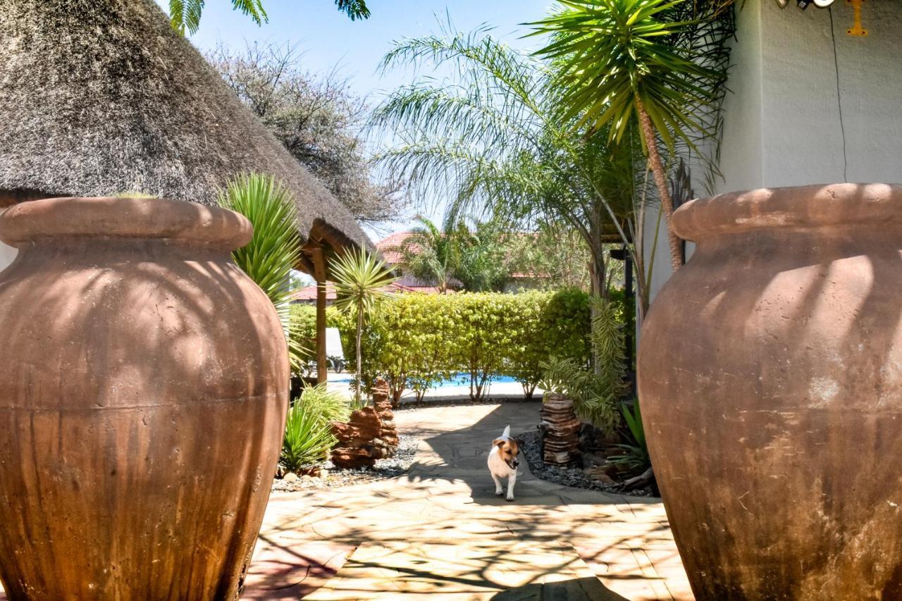Kamaku Guesthouse Cc Otjiwarongo Kültér fotó