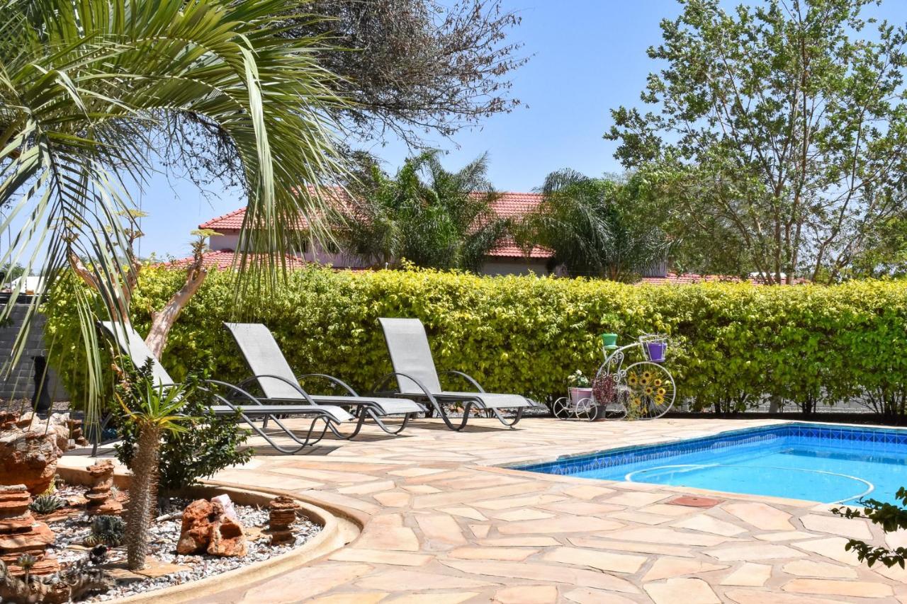 Kamaku Guesthouse Cc Otjiwarongo Kültér fotó